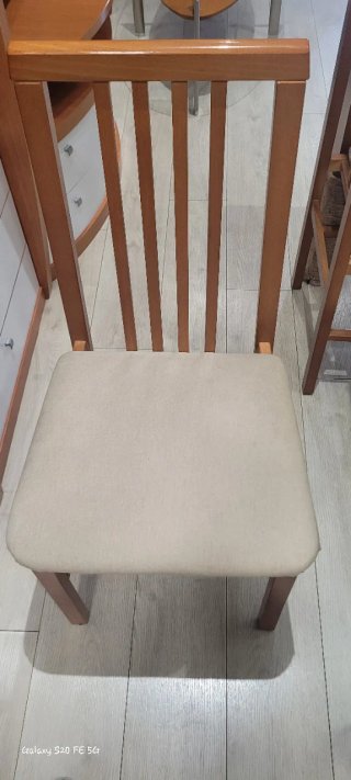 Mesa de comedor con 4 sillas