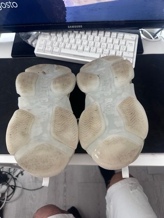 Zapatillas Balenciaga grises y blancas