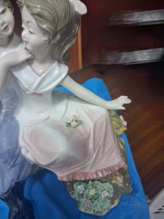 Figura de porcelana de pareja