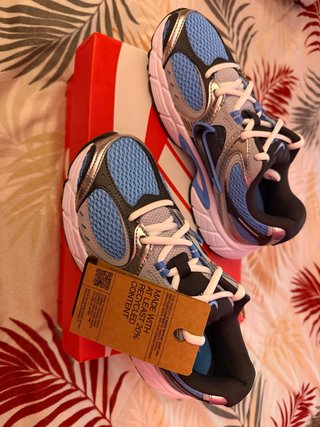 Sapatilhas Nike Azuis e Prateadas
