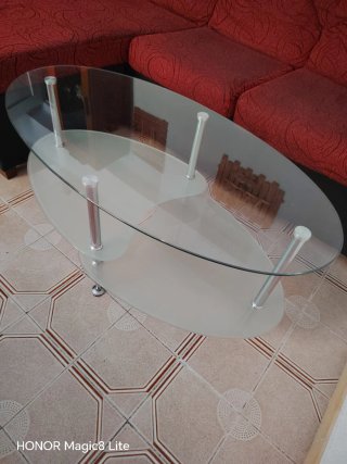 Sofá Chaiselongue Rojo y negro y mesa centro