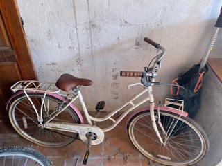 Bicicleta Clásica Rosa y Blanca