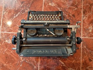 Máquina de escribir Underwood antigua