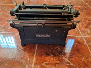 Máquina de escribir Underwood antigua
