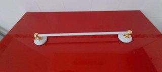 Toallero de baño dorado y blanco 50cm