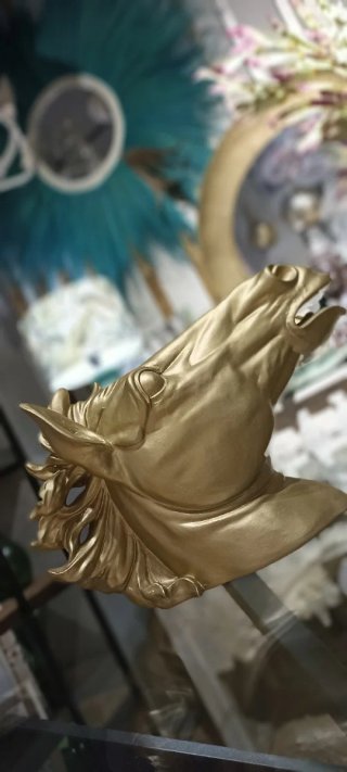 Cabeza de Caballo Resina Dorada