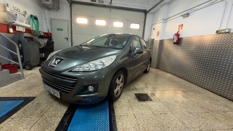 Peugeot 207 - foto 1