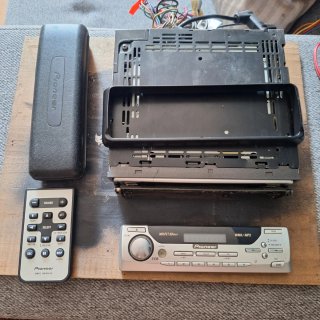 Radio CD Pioneer DEH-P8400MP con Bluetooth