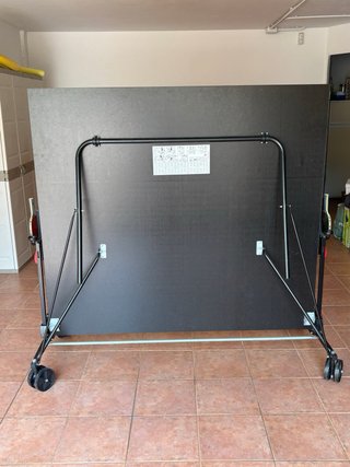Mesa de ping pong Enebe. Con ruedas y plegable.