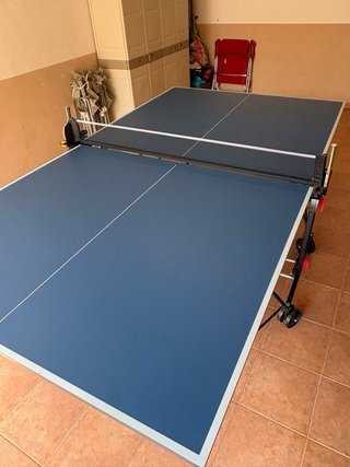 Mesa de ping pong Enebe. Con ruedas y plegable.