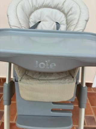 Trona Joie para comer