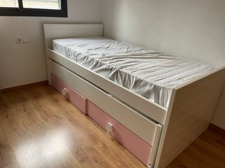 Cama infantil con cajones