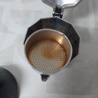 Cafetera italiana negra JATA de 6 tazas