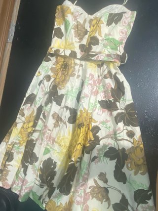 Vestido Zara floral con cinturón