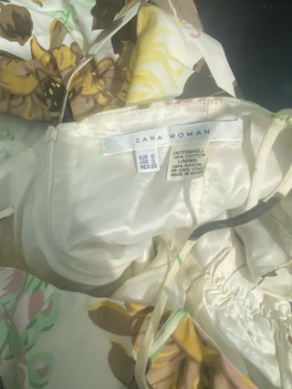 Vestido Zara floral con cinturón