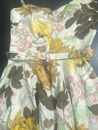 Vestido Zara floral con cinturón