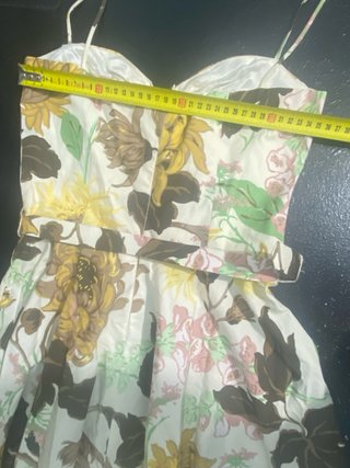 Vestido Zara floral con cinturón