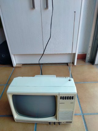 Televisor Vintage Radiola 2015 Portátil - funciona