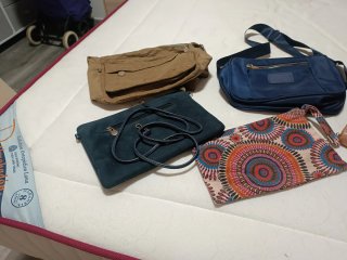 Bolso de mano y cartera multicolor. Todos los bols