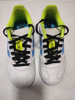 Tenis Fútbol Sala Adidas Talla 35 sin estrenar.
