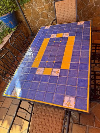 Mesa de forja y azulejos hecha a mano