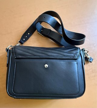 Bolso bandolera negro acolchado