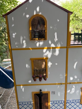Casa de muñecas andaluza amueblada