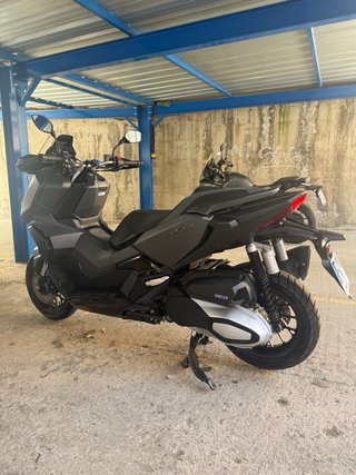 Honda ADV 350 Negra