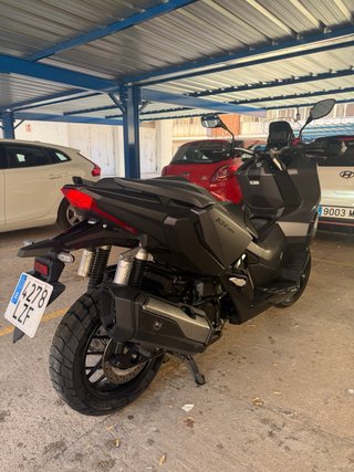 Honda ADV 350 Negra