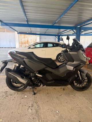 Honda ADV 350 Negra