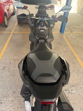 Honda ADV 350 Negra