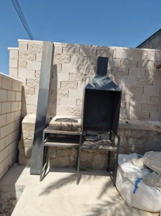 Barbacoa exterior metal negra