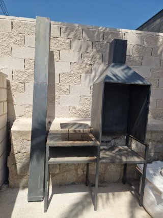 Barbacoa exterior metal negra