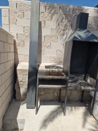 Barbacoa exterior metal negra