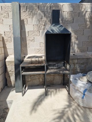 Barbacoa exterior metal negra