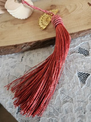 Elegante abanico de encaje beige con borla caldera