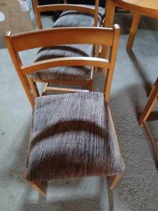 Juego de 4 sillas de madera tapizadas