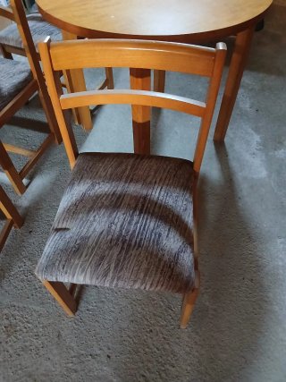 Juego de 4 sillas de madera tapizadas