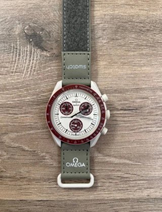 Reloj Swatch Pluto Gris Rojo