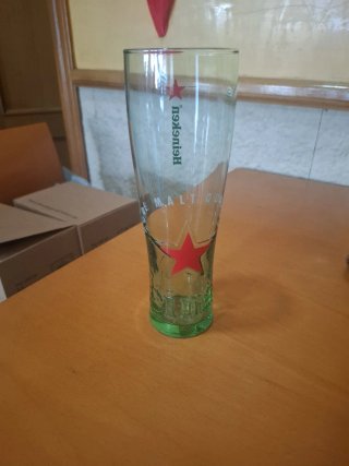 Vaso Heineken con estrella roja