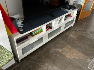Mueble TV salón blanco y cristal