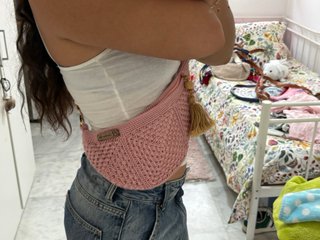 Bolso riñonera crochet rosa