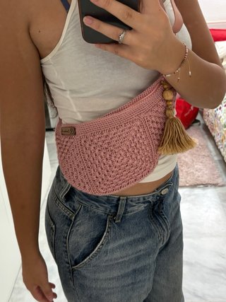 Bolso riñonera crochet rosa