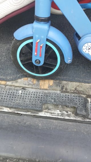 Patinete eléctrico azul GEEKME