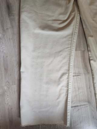 Pantalón vaquero ancho tono crudo
