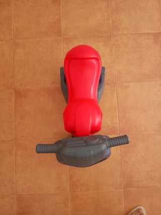 Moto correpasillos Feber roja y gris