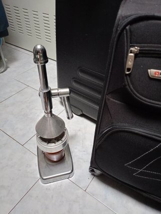 Exprimidor manual vintage cromado