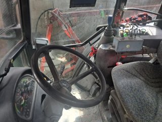 Tractor Deutz-Fahr con máquina zanahorias Simon