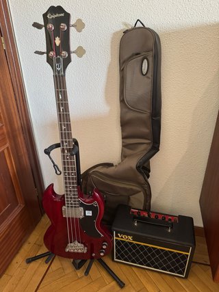 Bajo Epiphone Cherry y Amplificador Vox