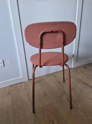Sillas Ikea apilables color salmón